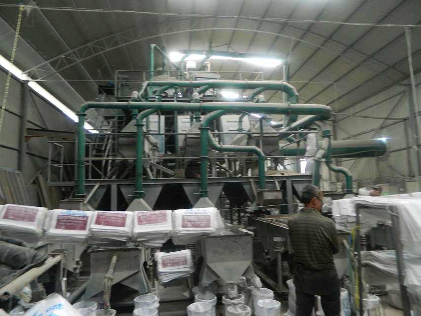 篩分機(jī)裝袋現(xiàn)場(chǎng)